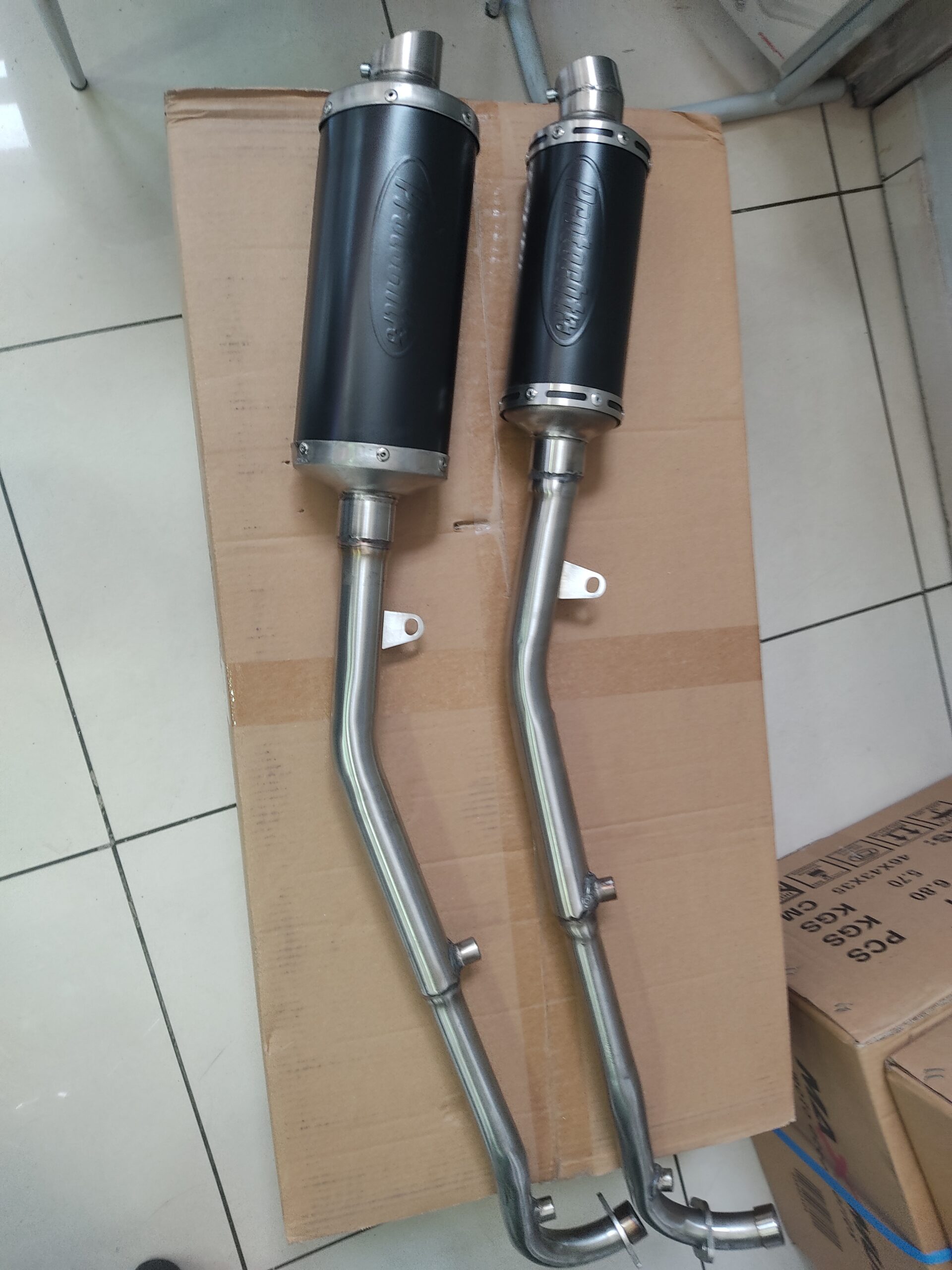 ΕΞΑΤΜΙΣΗ PROTECHT ΓΙΑ SYM VF 125 2026 ΜΕ ΔΥΟ ΑΙΣΘΗΤΗΡΕΣ ΛΑΜΔΑ